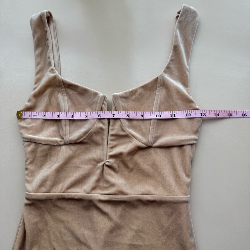 superdown Chiara Plunging Velvet Mini Bodycon Dress in Champagne Nude Size XS - Picture 6 of 13